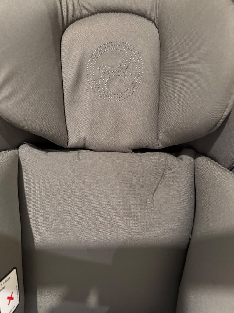 Cybex Cloud Infant Seat (Inc. Rain Cover) & ISOFIX Base