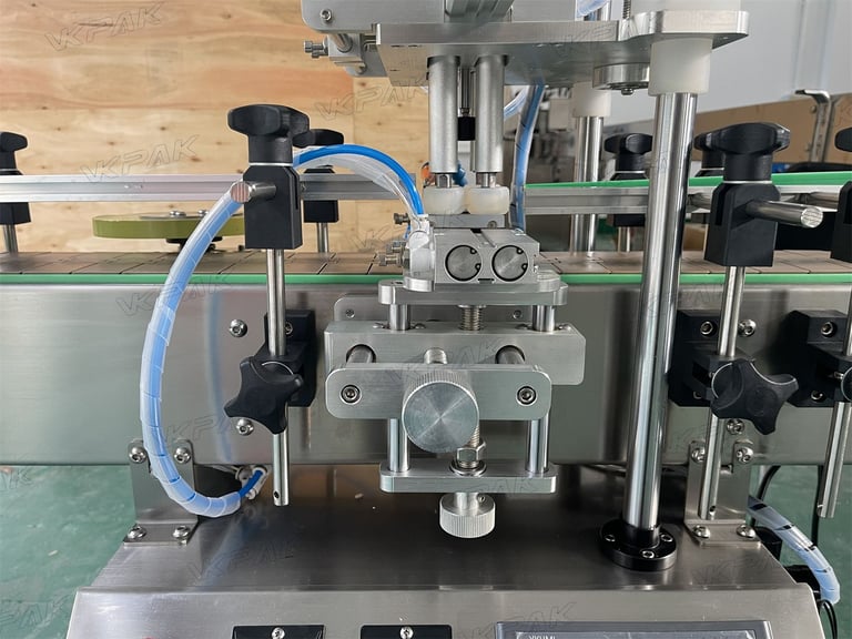 Automatic Tabletop Spray Cap Screw Capping Sealing Machine for Plastic Pet Glass Bottle