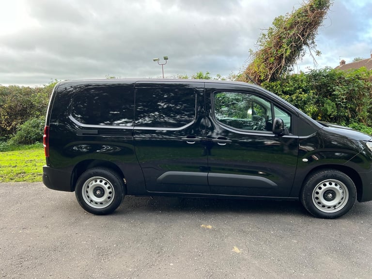 July 2025 Vauxhall Combo 1.5 Turbo D 2300 Pro XLWB Automatic