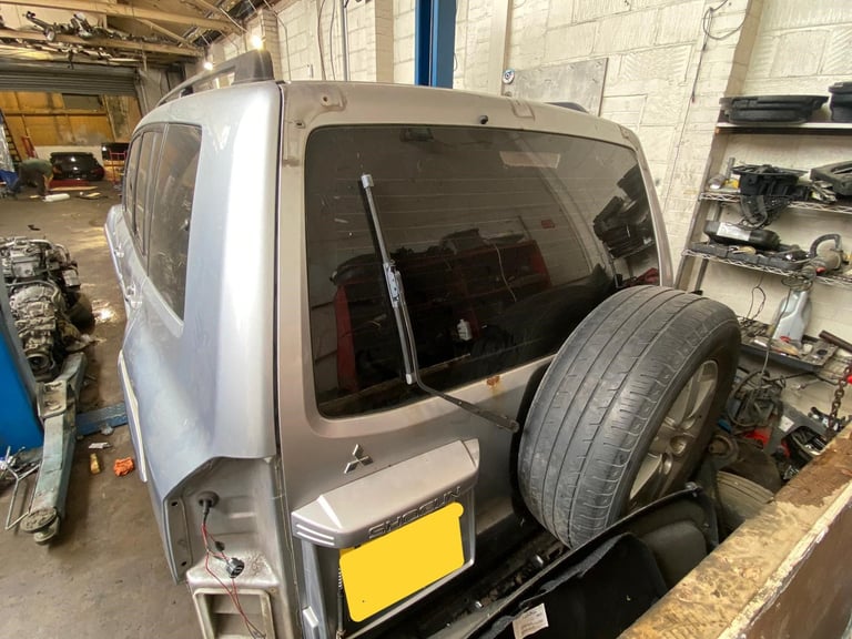 Mitsubishi Shogun 3.2 DI-D Elegance LWB Auto – 2005 (55) – Silver