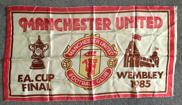 Wanted Manchester United Football Memorabilia Badges Rosettes Pennants Autographs Shirts Programmes