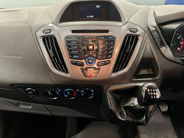 2017 Ford Transit Custom 2.0 TDCi 130ps Low Roof Limited Van PANEL VAN DIESEL Manual