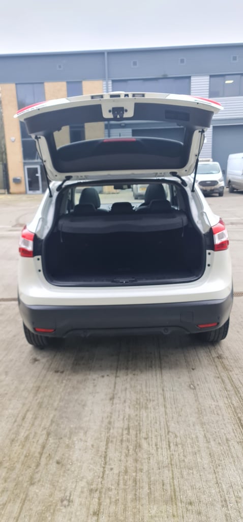 Nissan Qashqai Tekna (2014) 1.6 dCi Tekna SUV 5dr Diesel 109k Warranted Miles