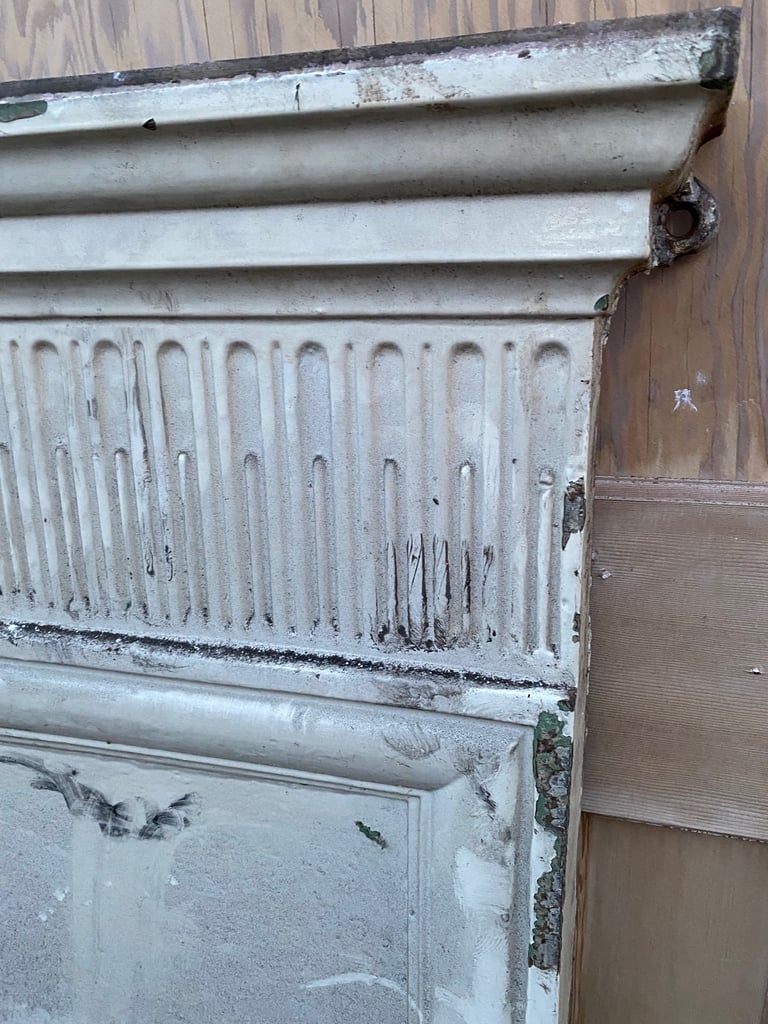 Large Victorian / Edwardian cast iron fireplace 