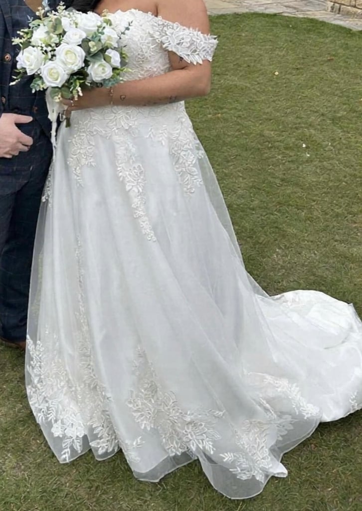 Stunning wedding dress 