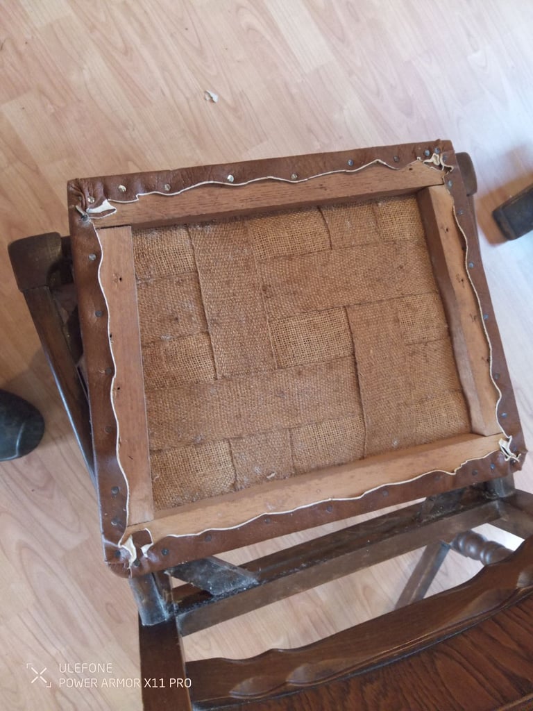 OAK DINNING TABLE