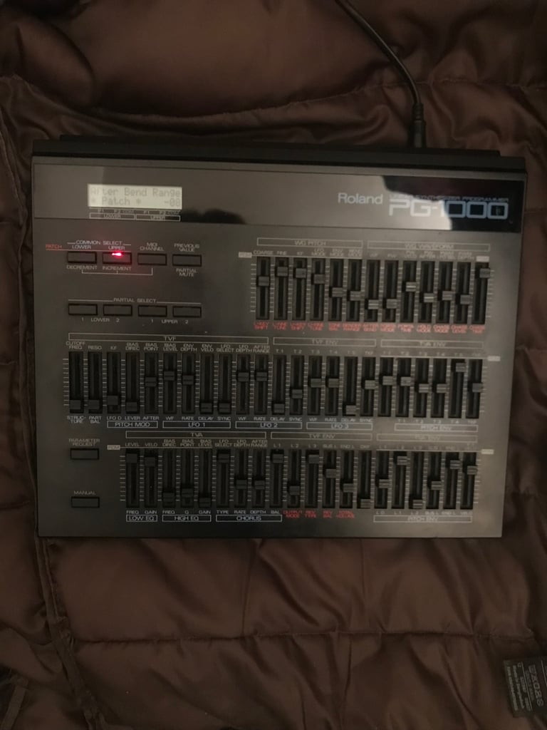 Roland PG - 1000 Synthesizer 