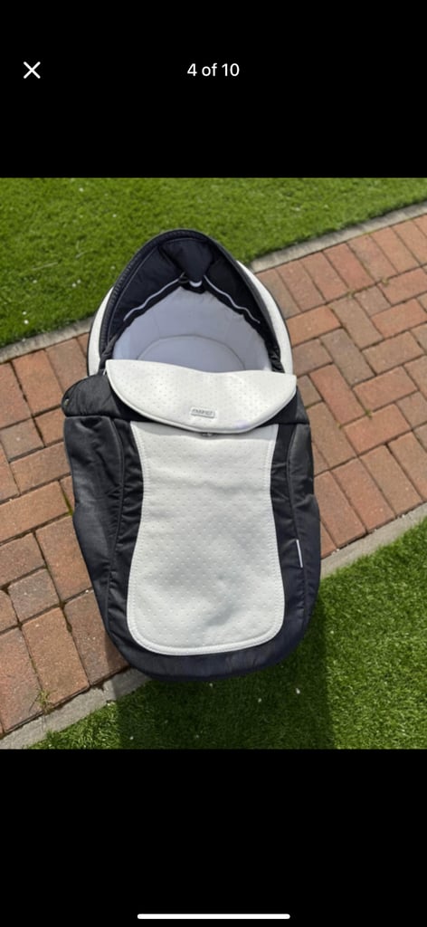 Mee-goo travel system pram