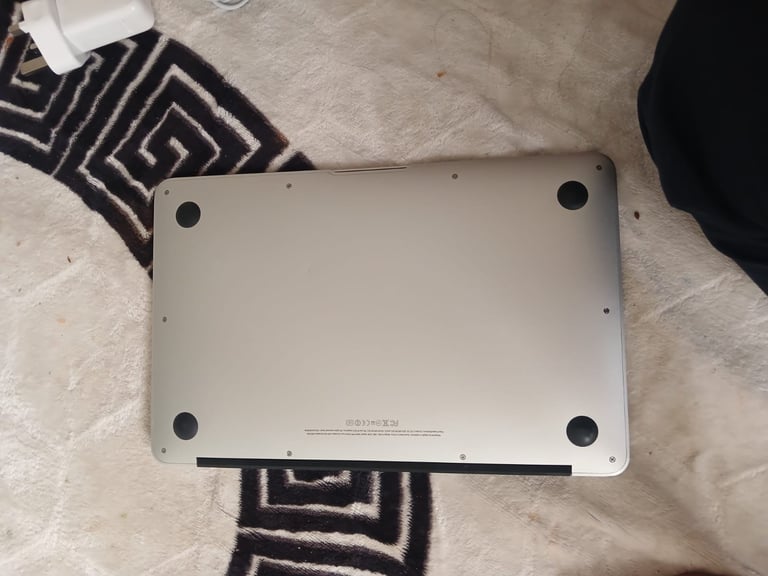 Mac book air 2012 free delivery 