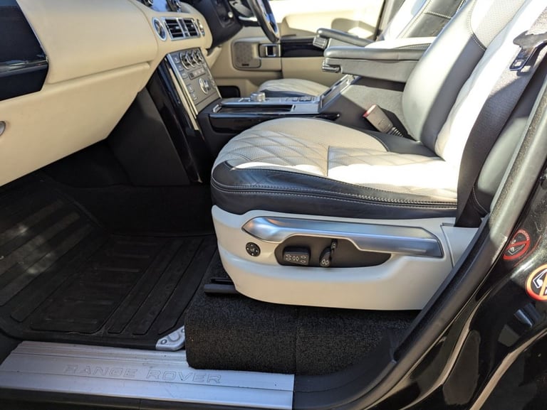 2011 Land Rover Range Rover 4.4 TD V8 Vogue SUV 5dr Diesel Auto 4WD Euro 5 (313 bhp) ESTATE Diese...
