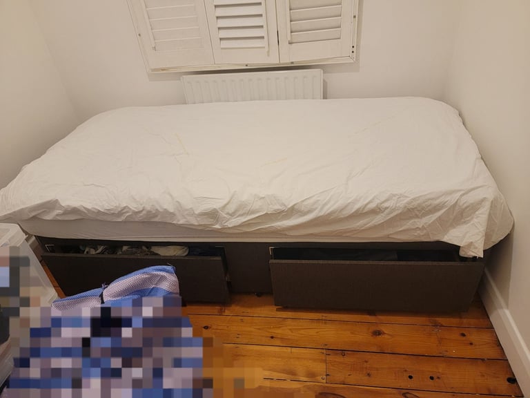 Single bed with mattress 