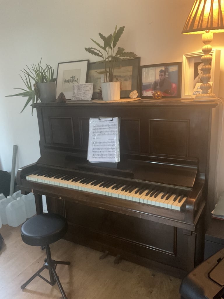 image for LESTEL Piano for grabs