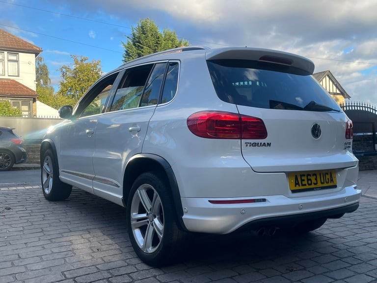 2013 Volkswagen Tiguan 2.0 TDi BlueMotion Tech R-Line 177 5dr DSG ESTATE Diesel Automatic
