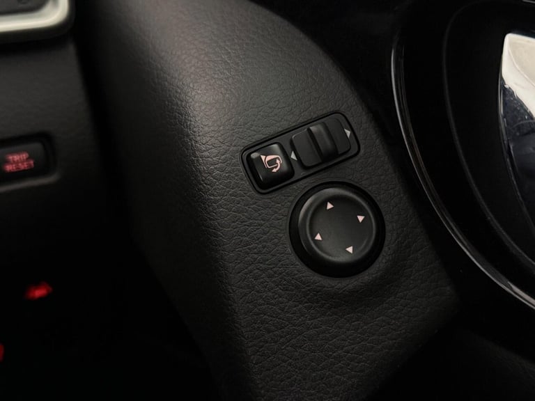 2016 Nissan Qashqai 1.2 DiG-T N-Connecta 5dr HATCHBACK PETROL Manual