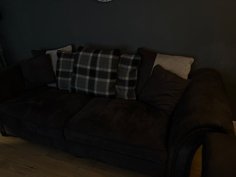 2 4 seater sofas’