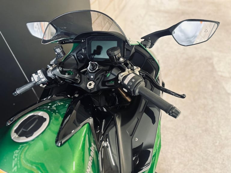 STUNNING ONE OWNER 2023/23 KAWASAKI NINJA H2 SX PERFORMANCE MOTORCYCLE 
