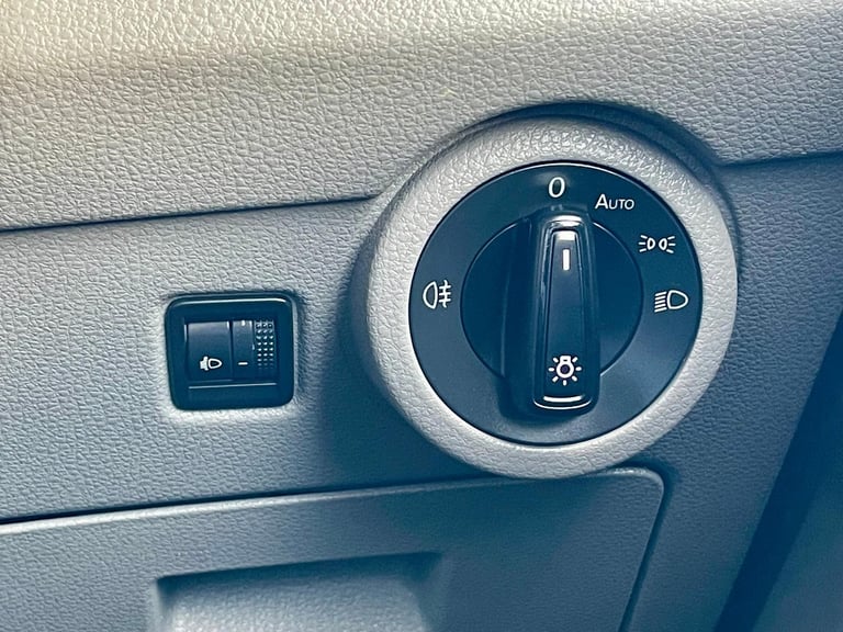 Volkswagen TRANSPORTER TDI 150 SHUTTLE SE LWB 9 SEAT MINIBUS DSG AUTO