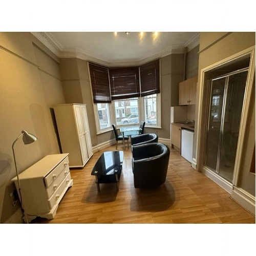 Double Semi-Studio Matheson Road, West Kensington/Barons Court * ALL BILLS INC* 