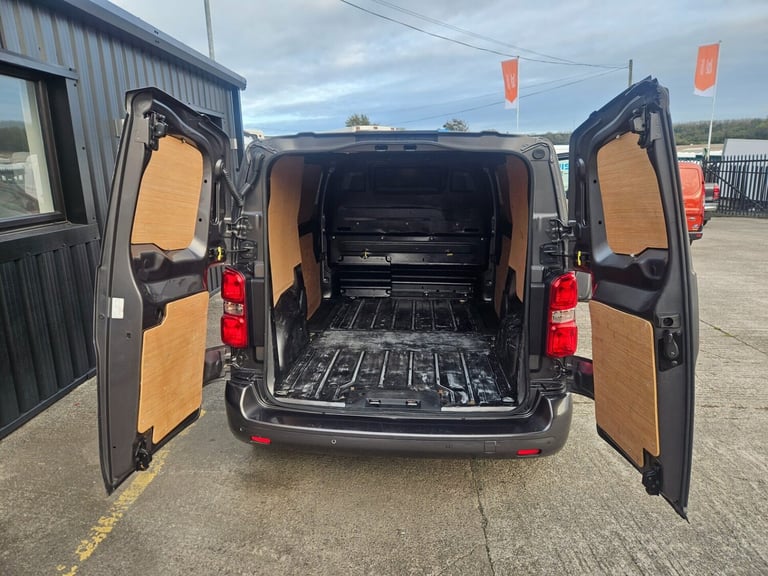 2020 Vauxhall Vivaro 2700 1.5d 100PS Sportive H1 Van PANEL VAN DIESEL Manual