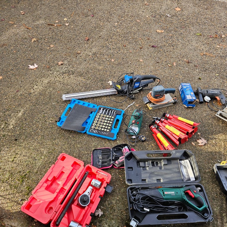 Various Tools Shed to clear