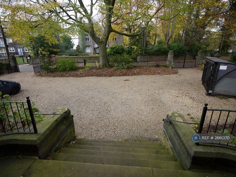 2 bedroom flat in North Hill Road, Leeds, LS6 (2 bed) (#2661370)