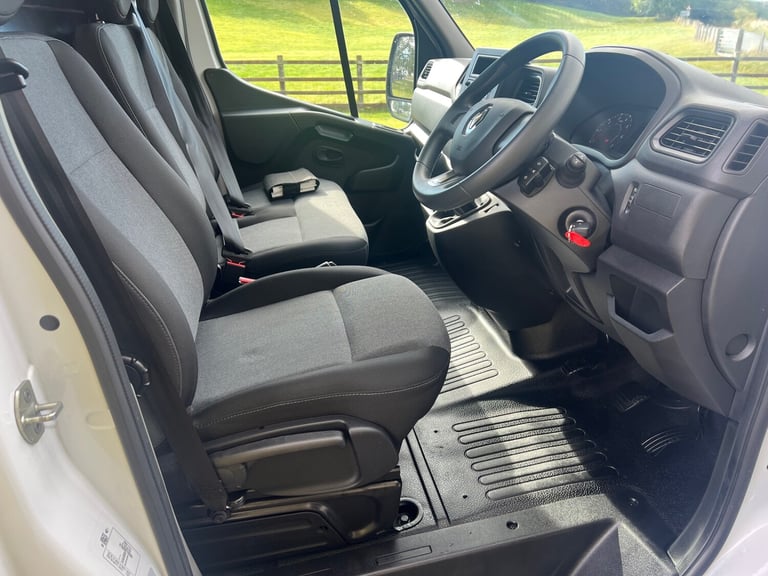 RENAULT MASTER SM35 2.3 BLUE DCI 135PS START L1H2 SWB VAN 73 REG 38,200 MILES