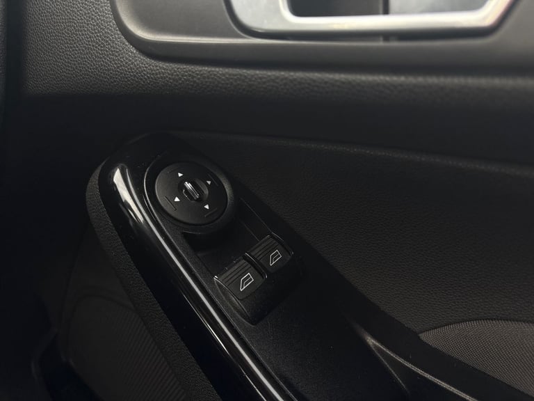 2013 Ford Fiesta 1.25 82 Zetec 5dr Hatchback PETROL Manual