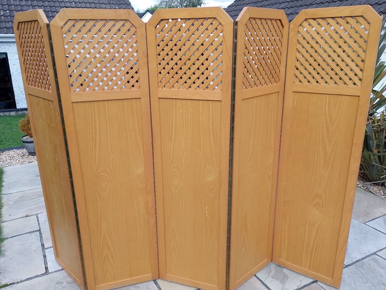 Wooden privacy screen room divider