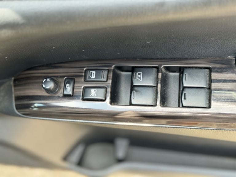 2019 Nissan Elgrand NISSAN ELGRAND HIGHWAYSTAR S 2.5L PETROL 8 SEATER 4WD AUTO, ULEZ, 69-19, FR M...