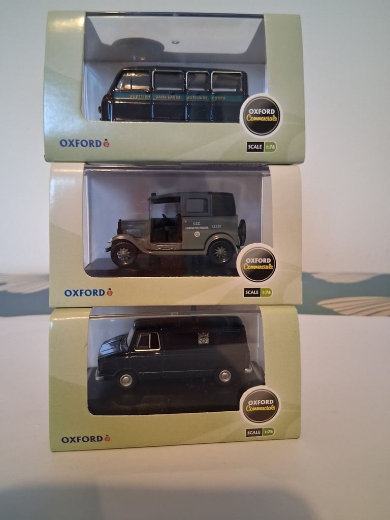 image for 3 Oxford Commercials Scottish Ambulance, London Fire Brigade, Metr Police 1:76