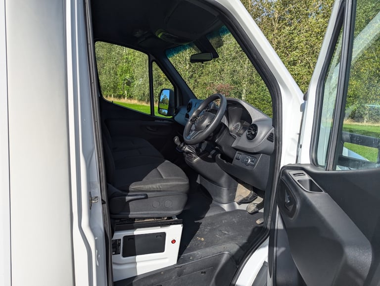  MERCEDES-BENZ SPRINTER 3.5t Progressive Luton Tail Lift