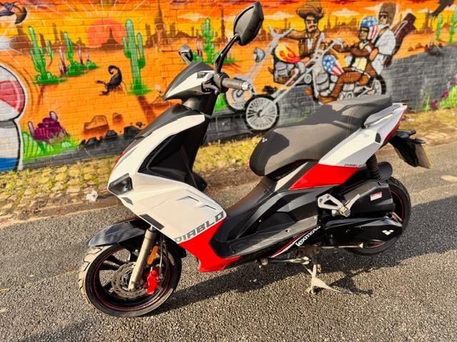 Lexmoto Diablo 125 scooter