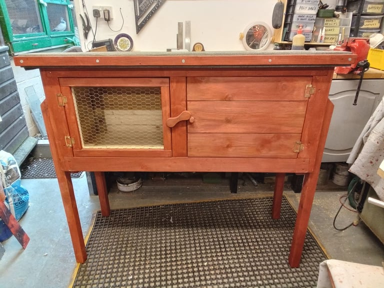 For sale rabbit hutch 
