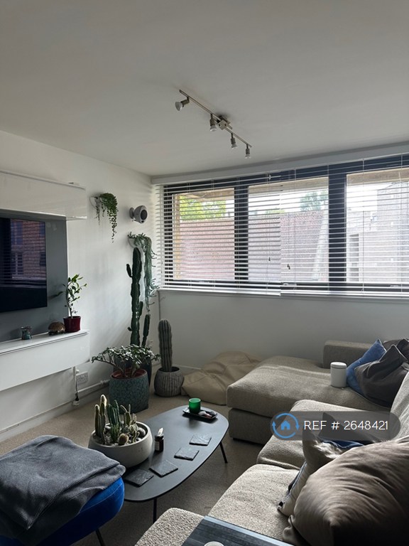 1 bedroom flat in Harford House, London, W11 (1 bed) (#2648421)