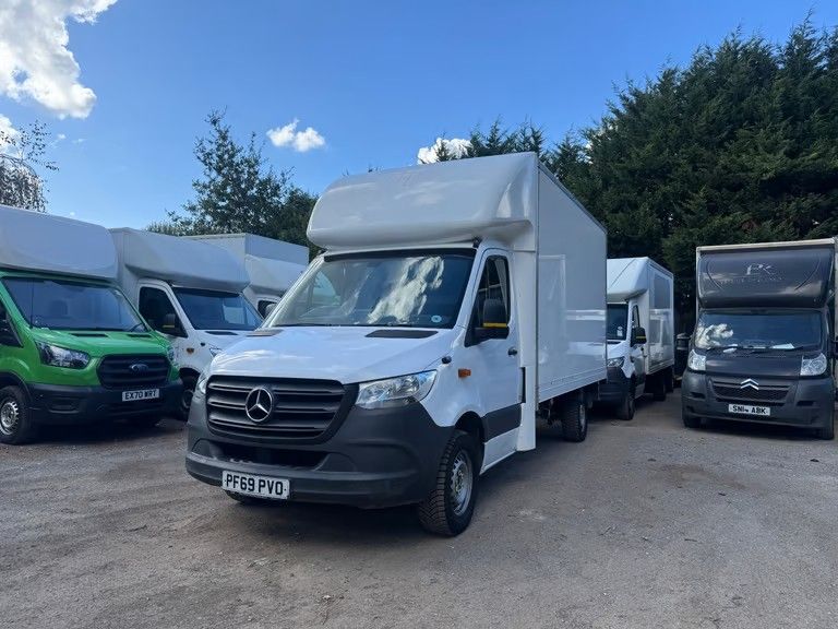 Man And Van - Rubbish Removal - Removals - 24/7, Reliable, Professional – London 🏙️♻️