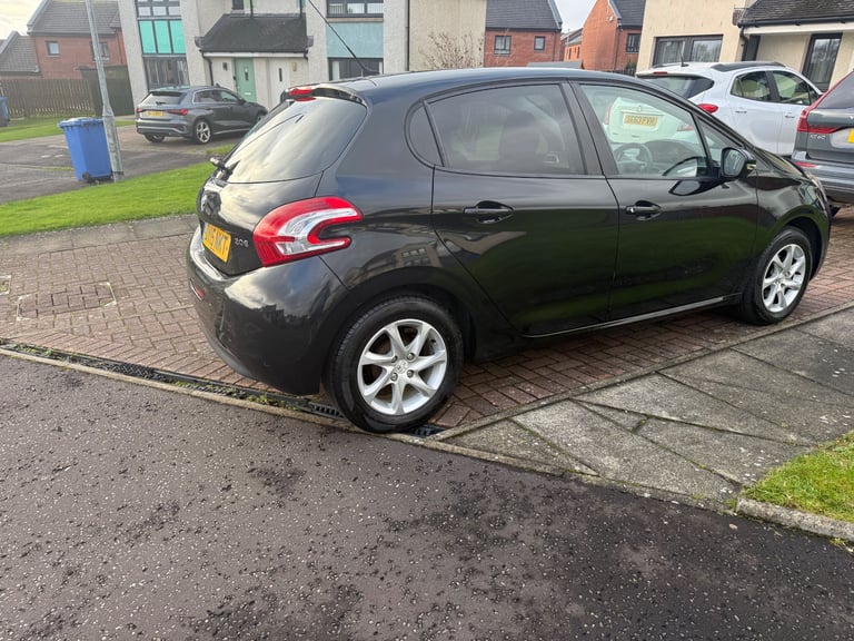 Peugeot, 208, 2015, Manual, 1398 (cc), 5 doors