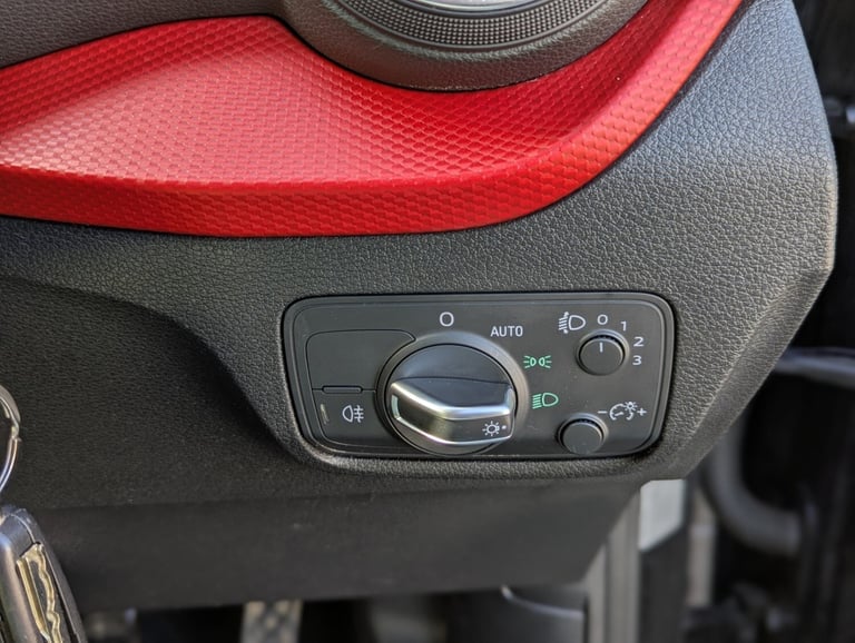 NOV 2018 68 AUDI Q2 SPORT 30 1.0 TFSi 5 DOOR ESTATE * SAT.NAV * A/CON * CRUISE