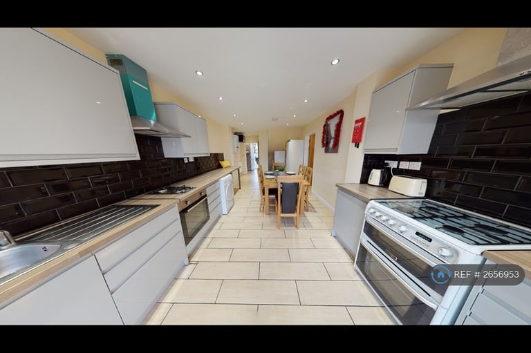 7 bedroom house in Charter Avenue, Coventry, CV4 (7 bed) (#2656953)