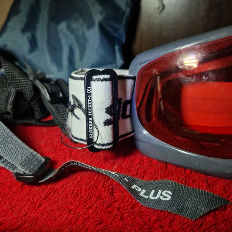 Slokker School Plus Ski Snowboard Goggles – Red Lens – With Bag & Strap