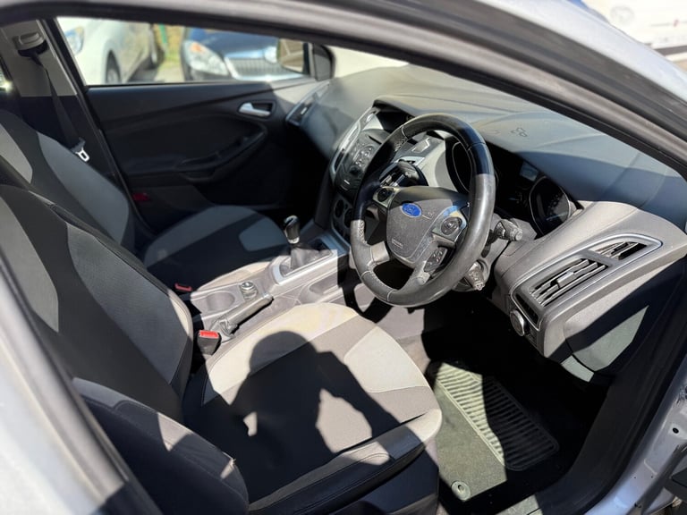 2012 Ford Focus 1.6 Zetec 5dr HATCHBACK Petrol Manual