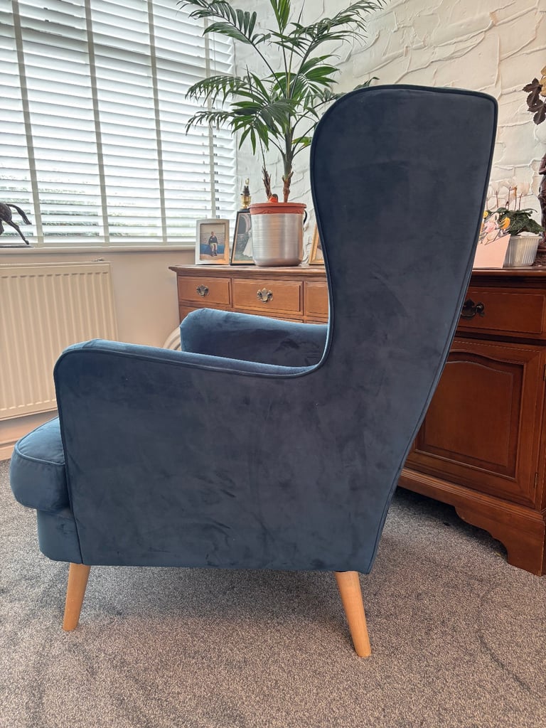 High back velvet chair 