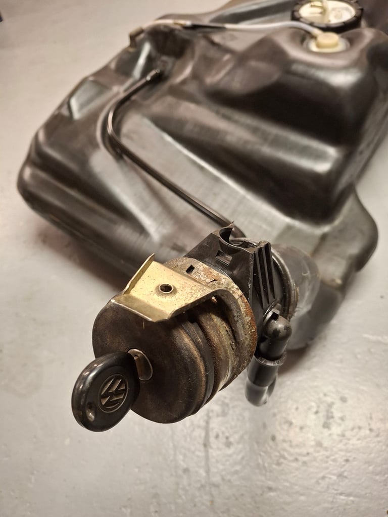 VW Volkswagen T4 Transporter Fuel Tank with Fuel Filler Cap and Key