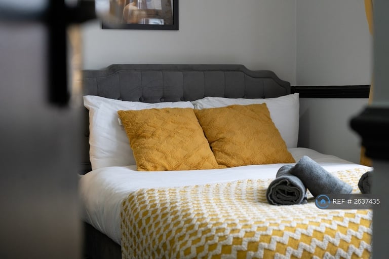 2 bedroom flat in Waverley Grove, Southsea, PO4 (2 bed) (#2637435)