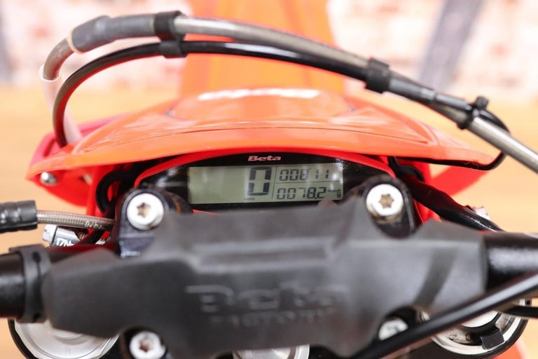 2022 MODEL BETA RR 2T 300 (21 PLATE) - ONLY 3,835 MILES (78 HOURS) - 1 OWNER