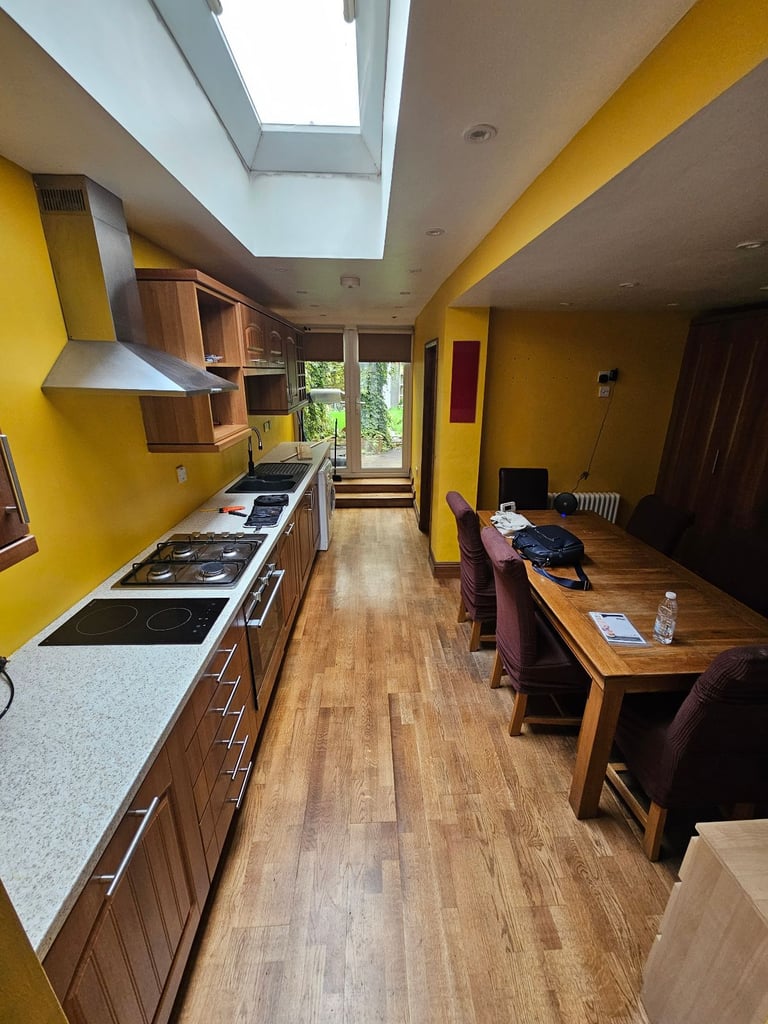 Double Room (only £200 deposit)