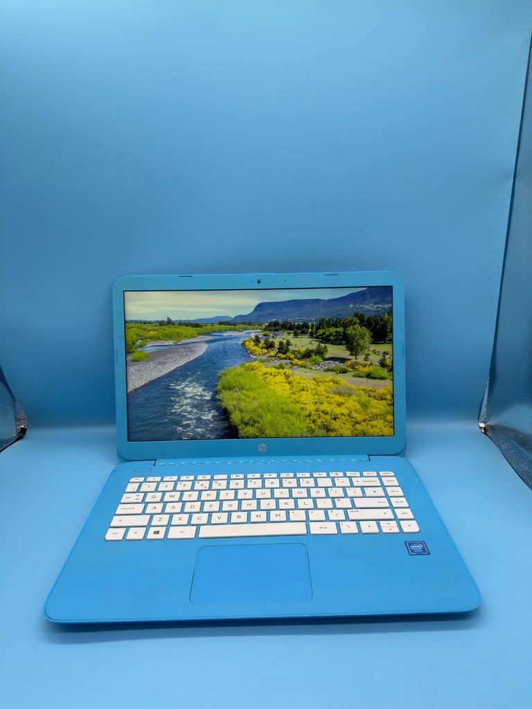 Lightweight HP Laptop 14 HD Screen Fast Stylish Thin sleek look 