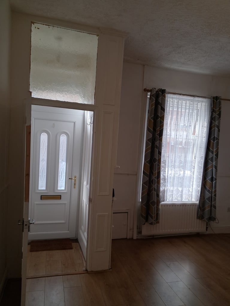 Two bedroom Entire House to Rent in Oldham Town Centre 