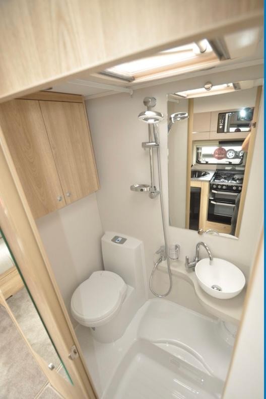 2020 Elddis Avante 454. 2 Berth. Island bed, Touring Caravan