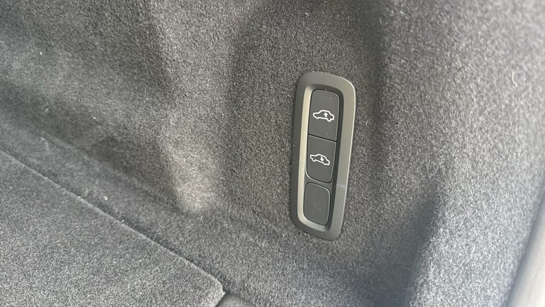 2022 Volvo XC60 2.0 B5P Ultimate Dark 5dr AWD Geartronic Petrol Estate Estate Petrol Automatic