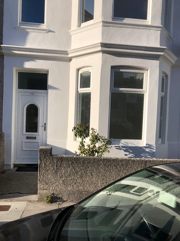 4-Bed Newly Renovated Terraced House, Gas Central Heating Garden & On-Street Parking